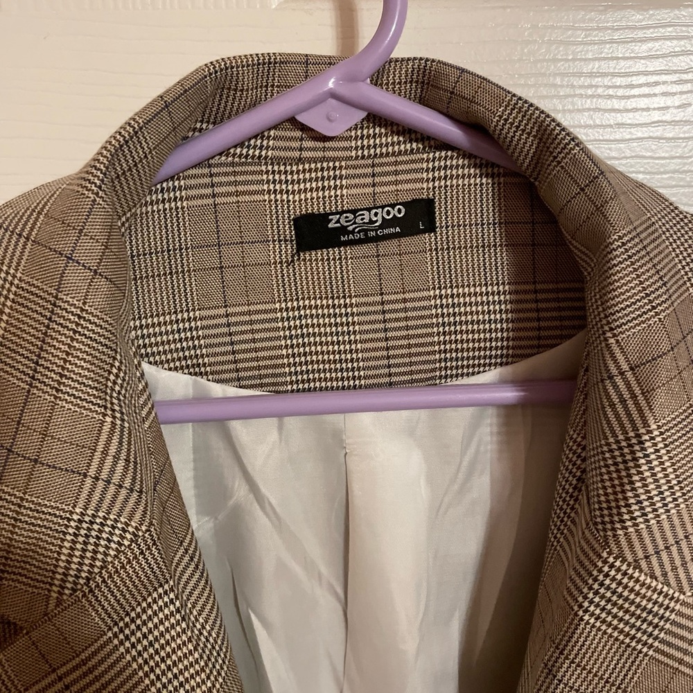 Blazer - Picture 3 of 3